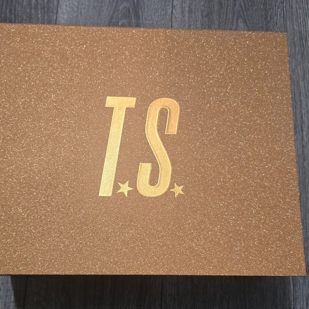 Taylor Swift Gold Glitter T.S Box LOASG